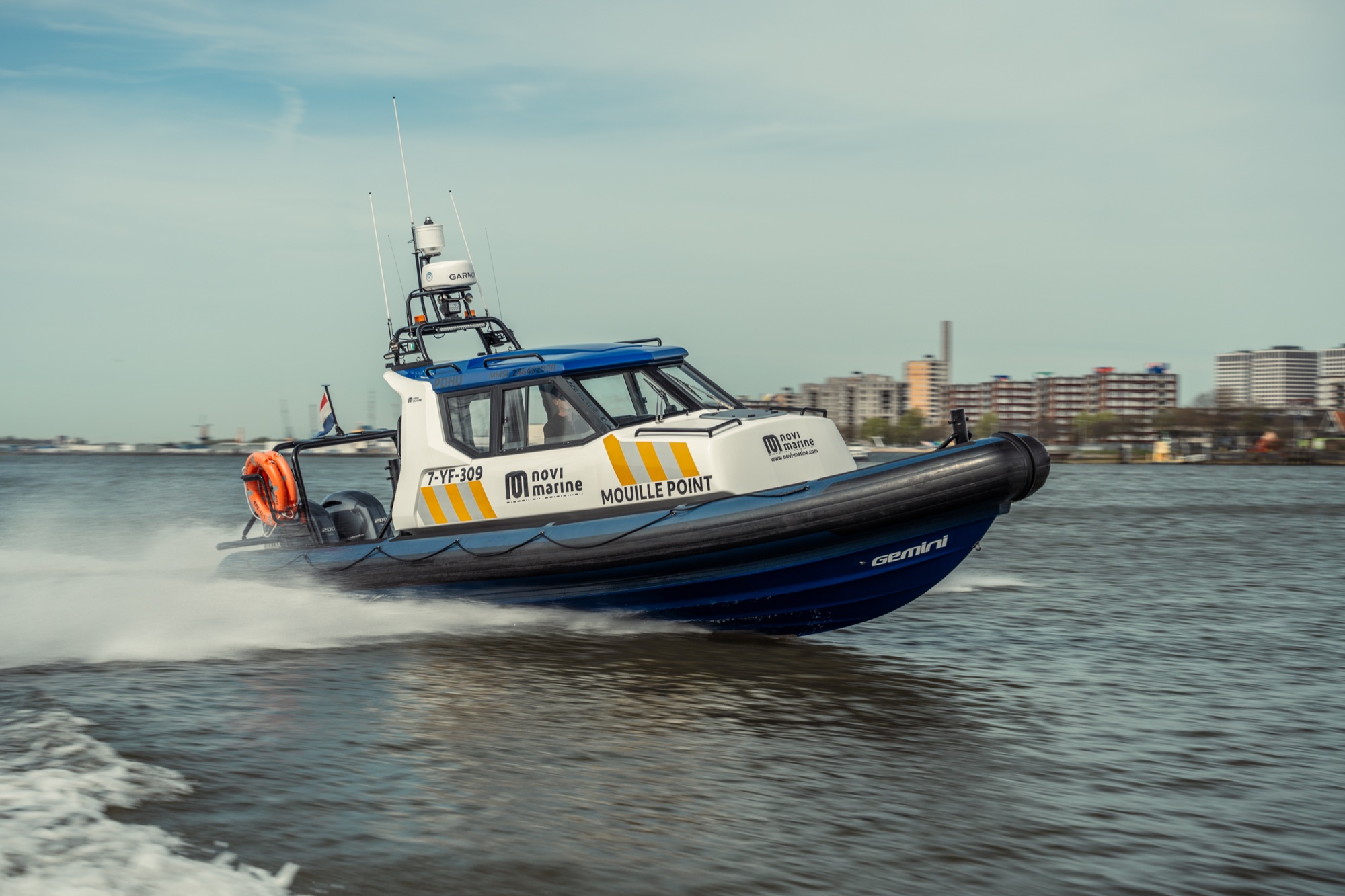 Gemini Marine WR880 professional RIB in operation