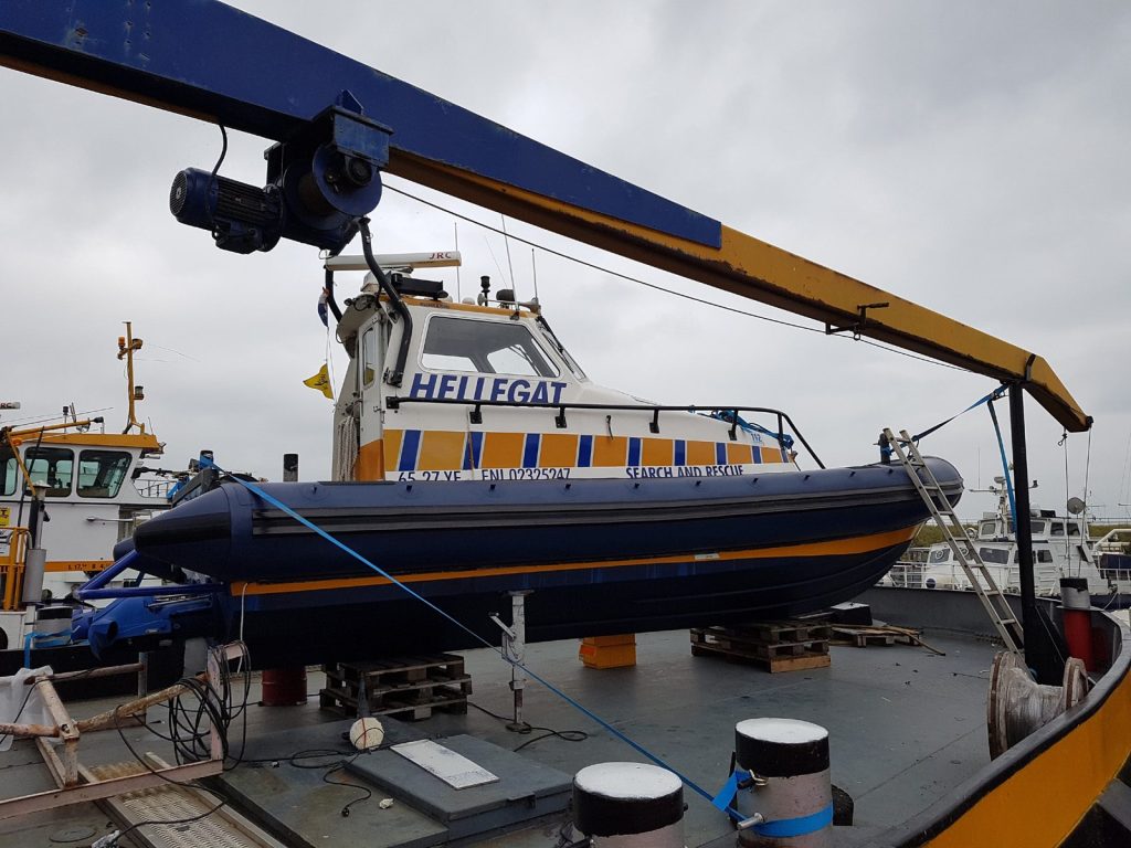 Nieuwe Hypalon-drijvers op reddingboot Hellegat — 6