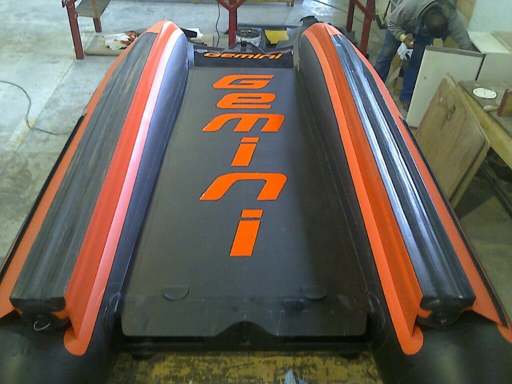 Oranje-zwarte Gemini Zapcat FF-15 — 3