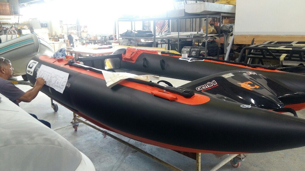 Oranje-zwarte Gemini Zapcat FF-15 — 10