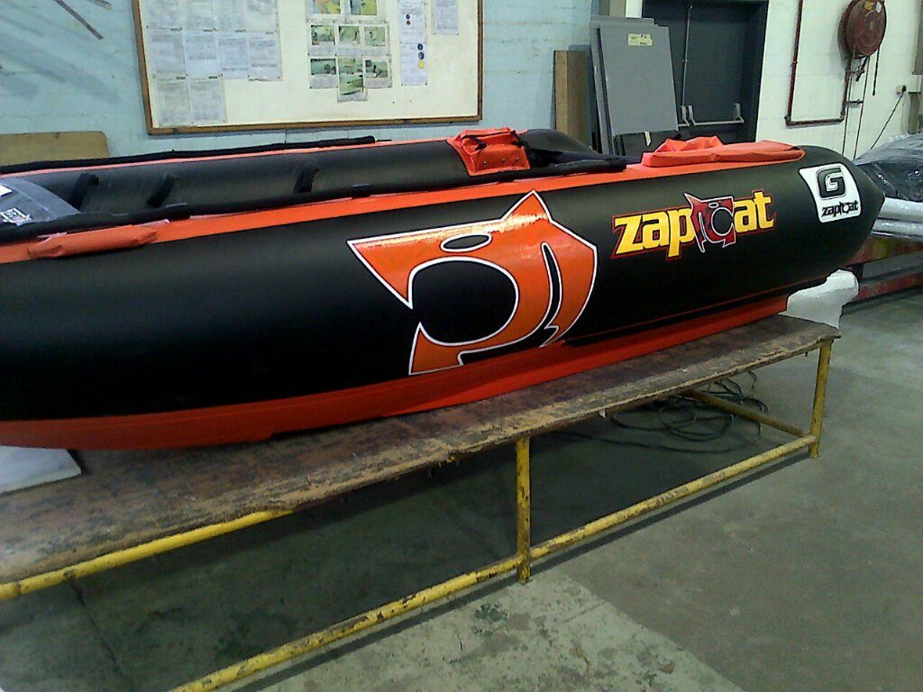 Oranje-zwarte Gemini Zapcat FF-15 — 11