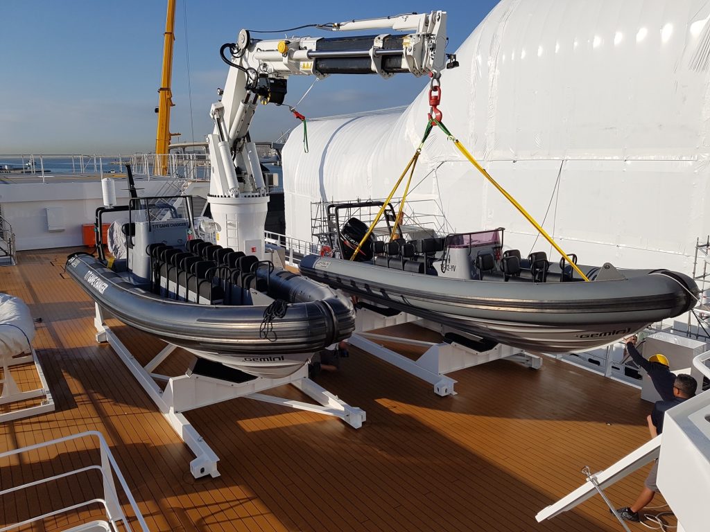 Support-RIBs gereed voor inzet vanaf het yacht support vessel