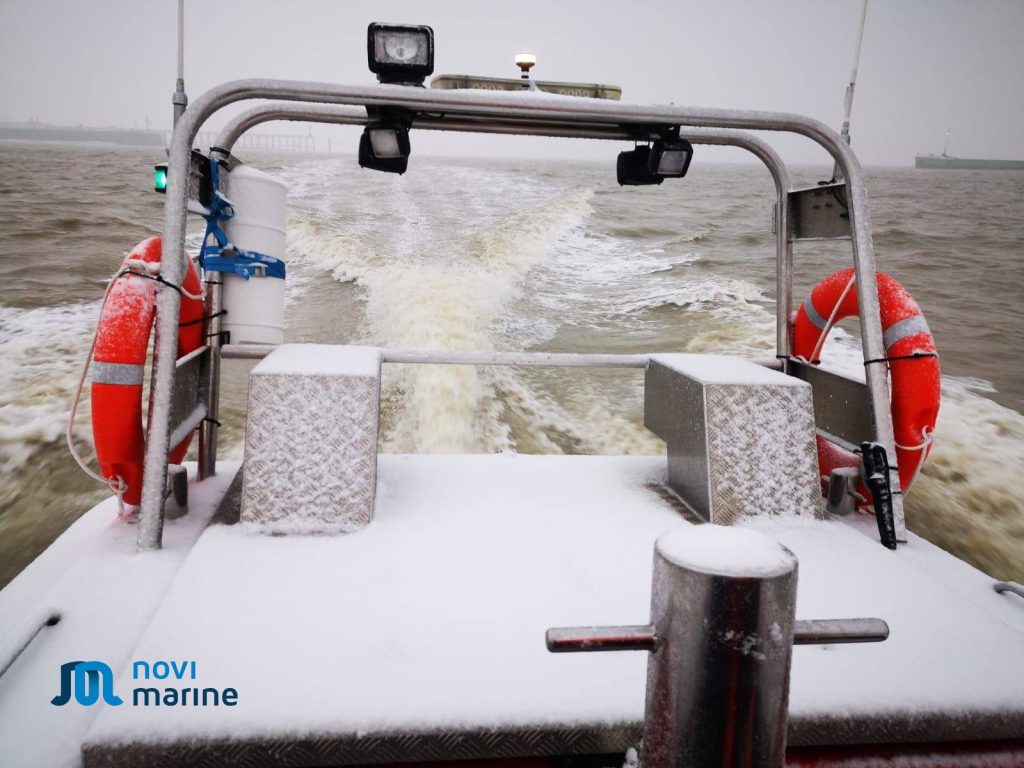 Commercial RIB Thunder tijdens ondersteuning van een kabelaanlanding — 2