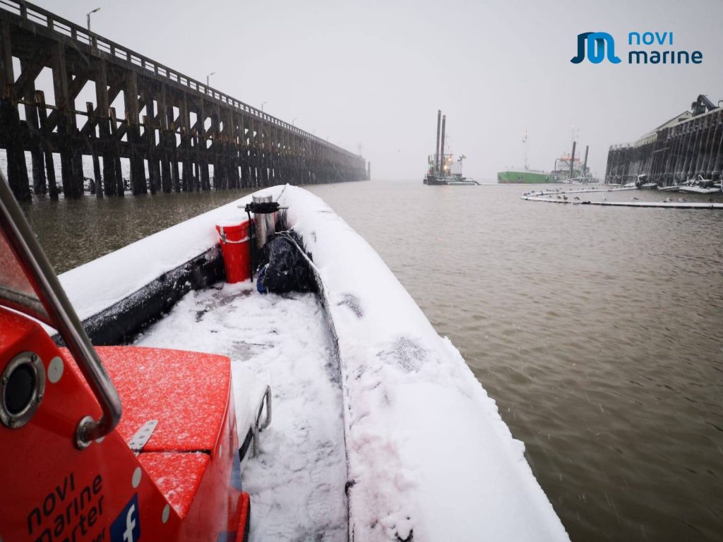Commercial RIB Thunder tijdens ondersteuning van een kabelaanlanding — 3