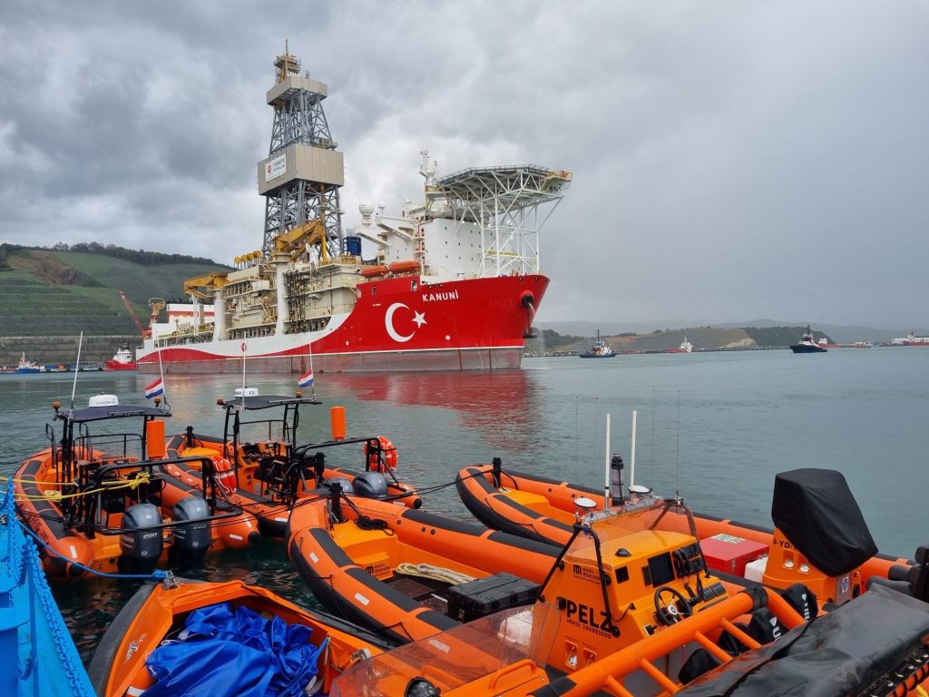 Projectbeeld 2 van Offshore Support RIB bij een Europese kabelaanlanding