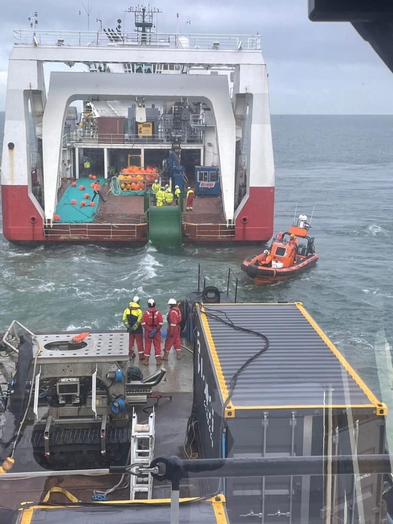 Projectbeeld 4 van Offshore Support RIB bij een Europese kabelaanlanding