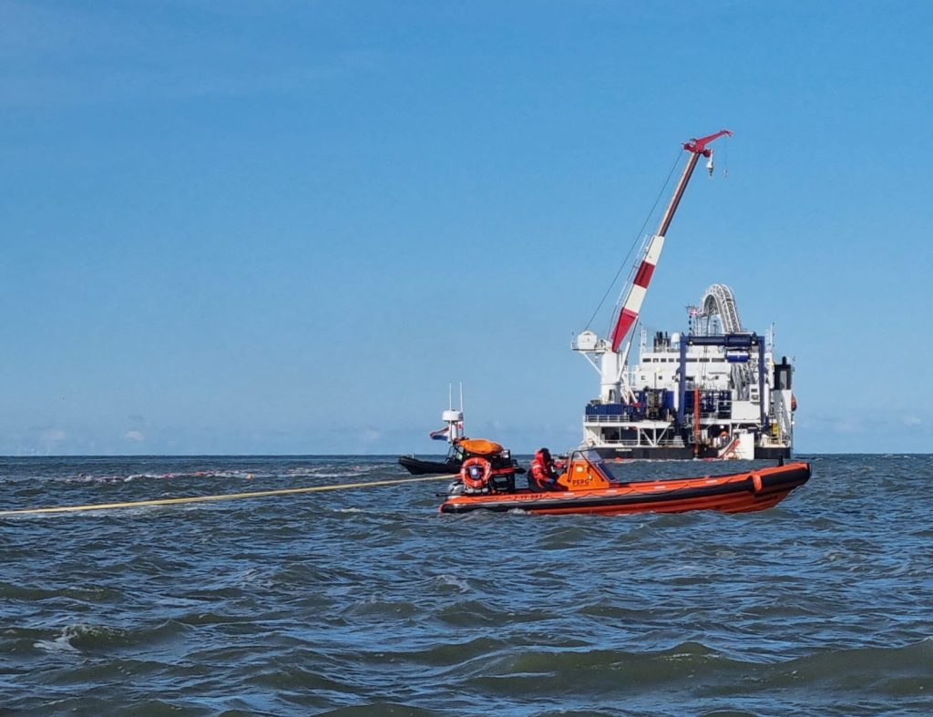 Projectbeeld 12 van Offshore Support RIB bij een Europese kabelaanlanding