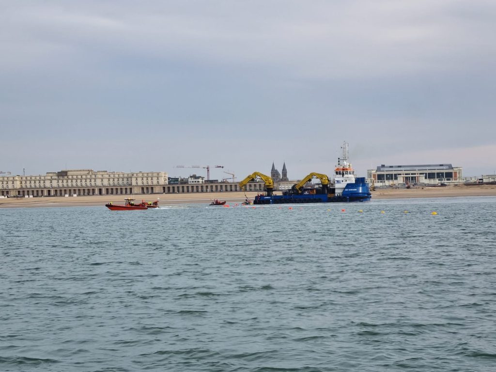 Projectbeeld 16 van Offshore Support RIB bij een Europese kabelaanlanding