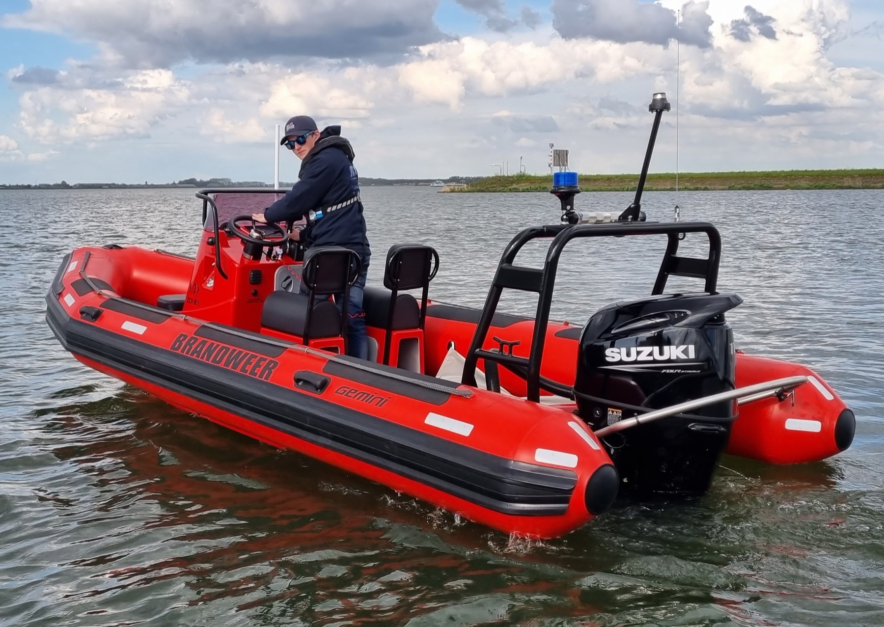 Gemini Marine WR550 professionele RIB op het water