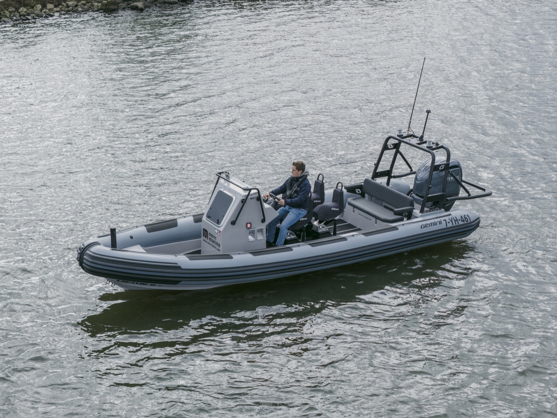 Gemini Marine WR720 varend op open water