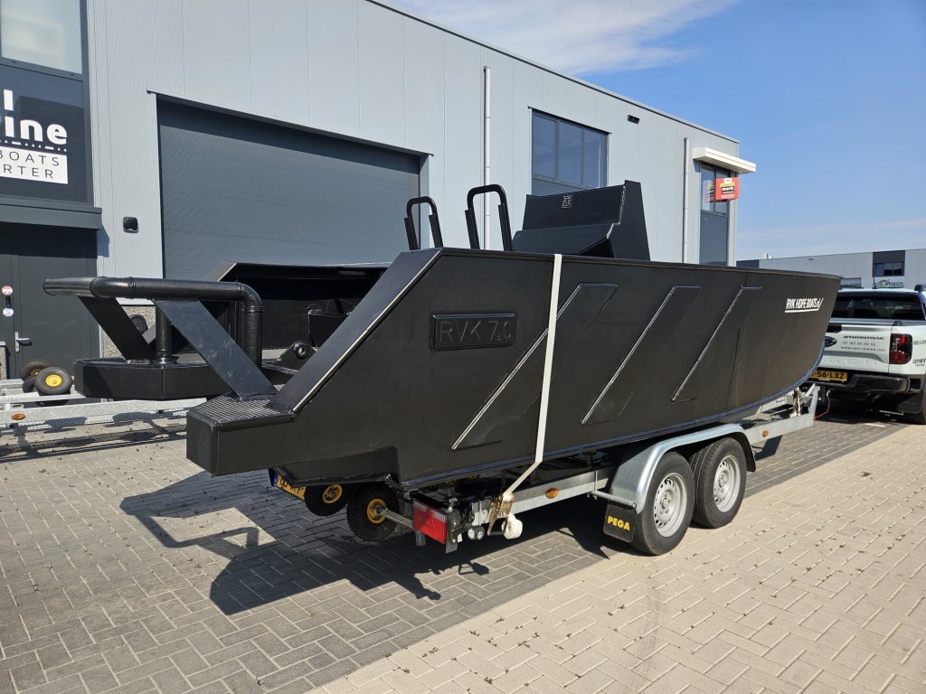 Projectbeeld 3 van 7 meter HDPE-werkboot in de verhuurvloot van Novi Marine