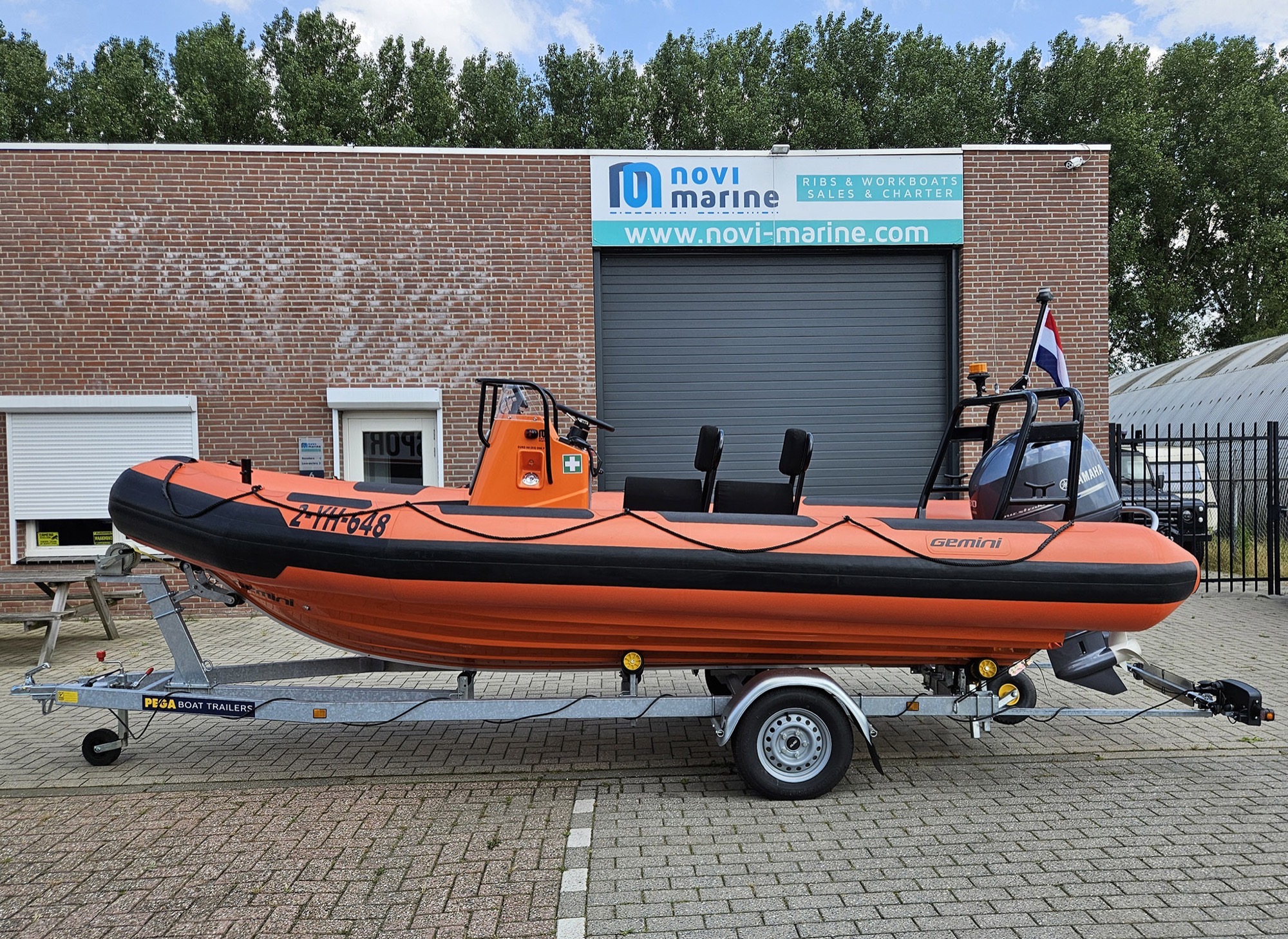 5,5 meter Safety Boat toegevoegd aan de verhuurvloot