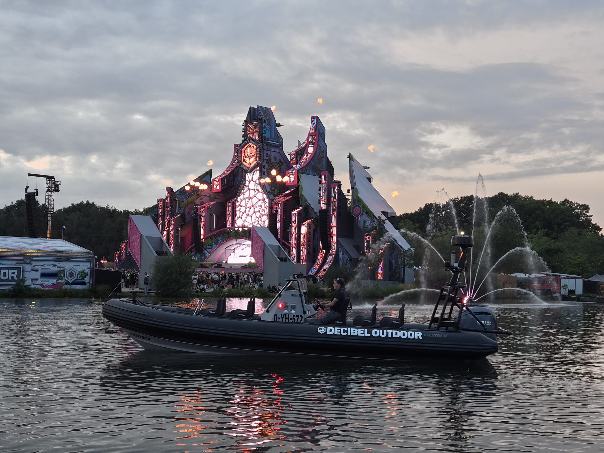 Watertaxi voor artiesten en crew tijdens festivals