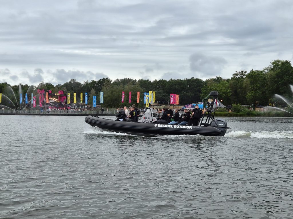 Projectbeeld 4 van Gemini RIB als watertaxi tijdens een festival
