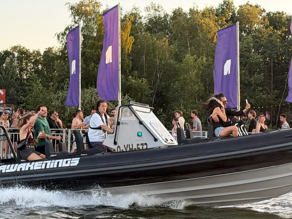 Projectbeeld 5 van Gemini RIB als watertaxi tijdens een festival