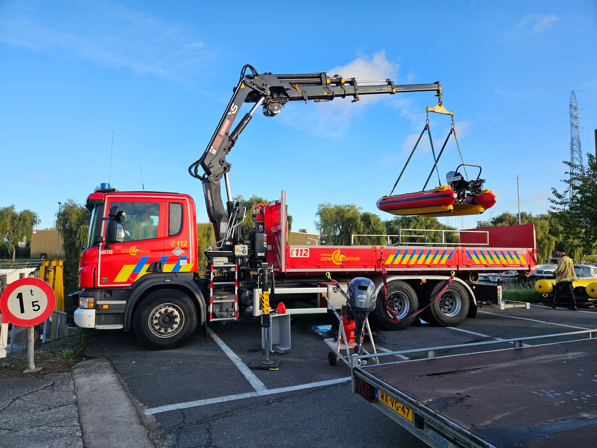 Packed Gemini Marine GRX420 for compact transport