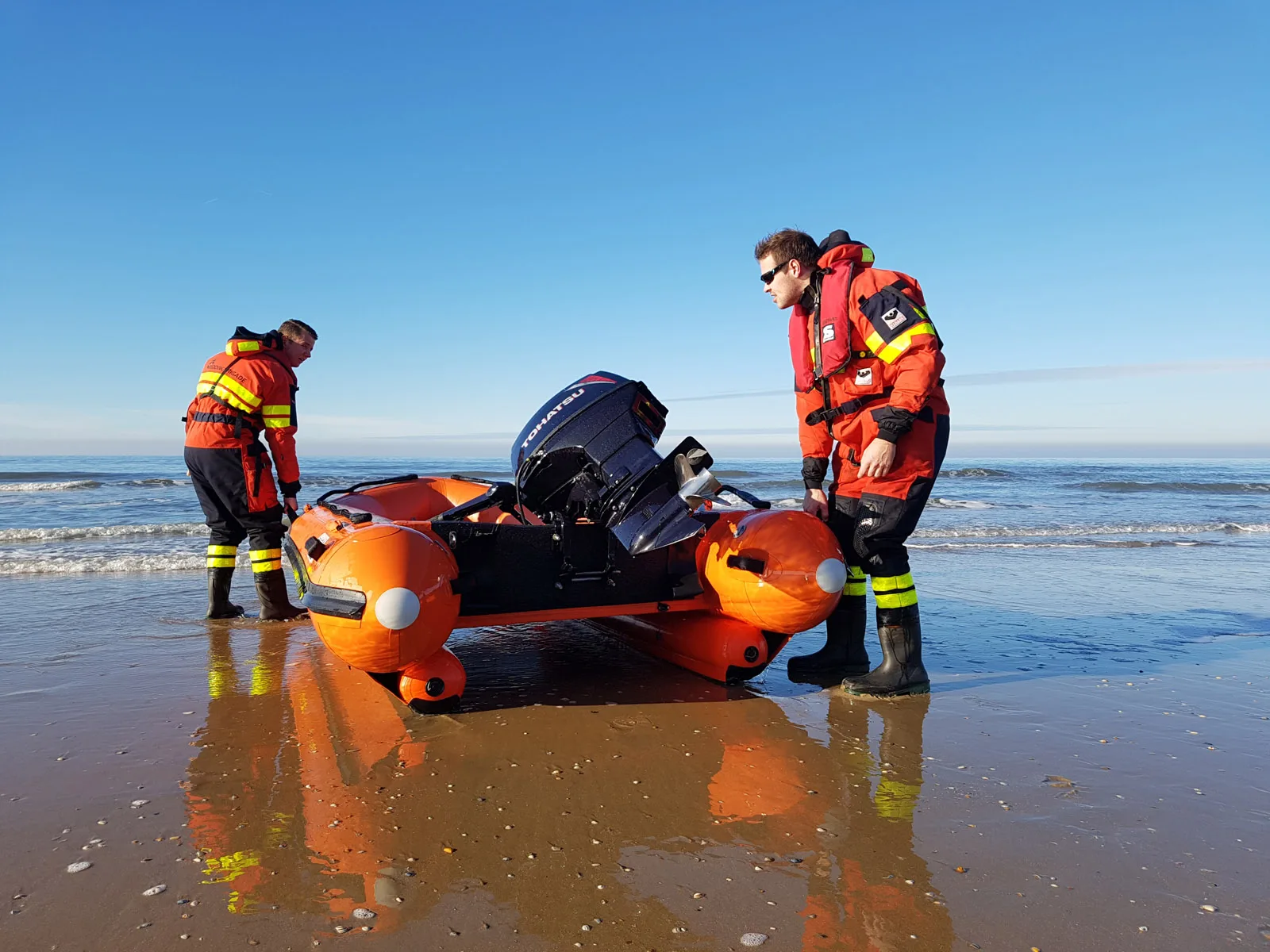 Rescue crew with the Gemini Marine GRX420 on the beach