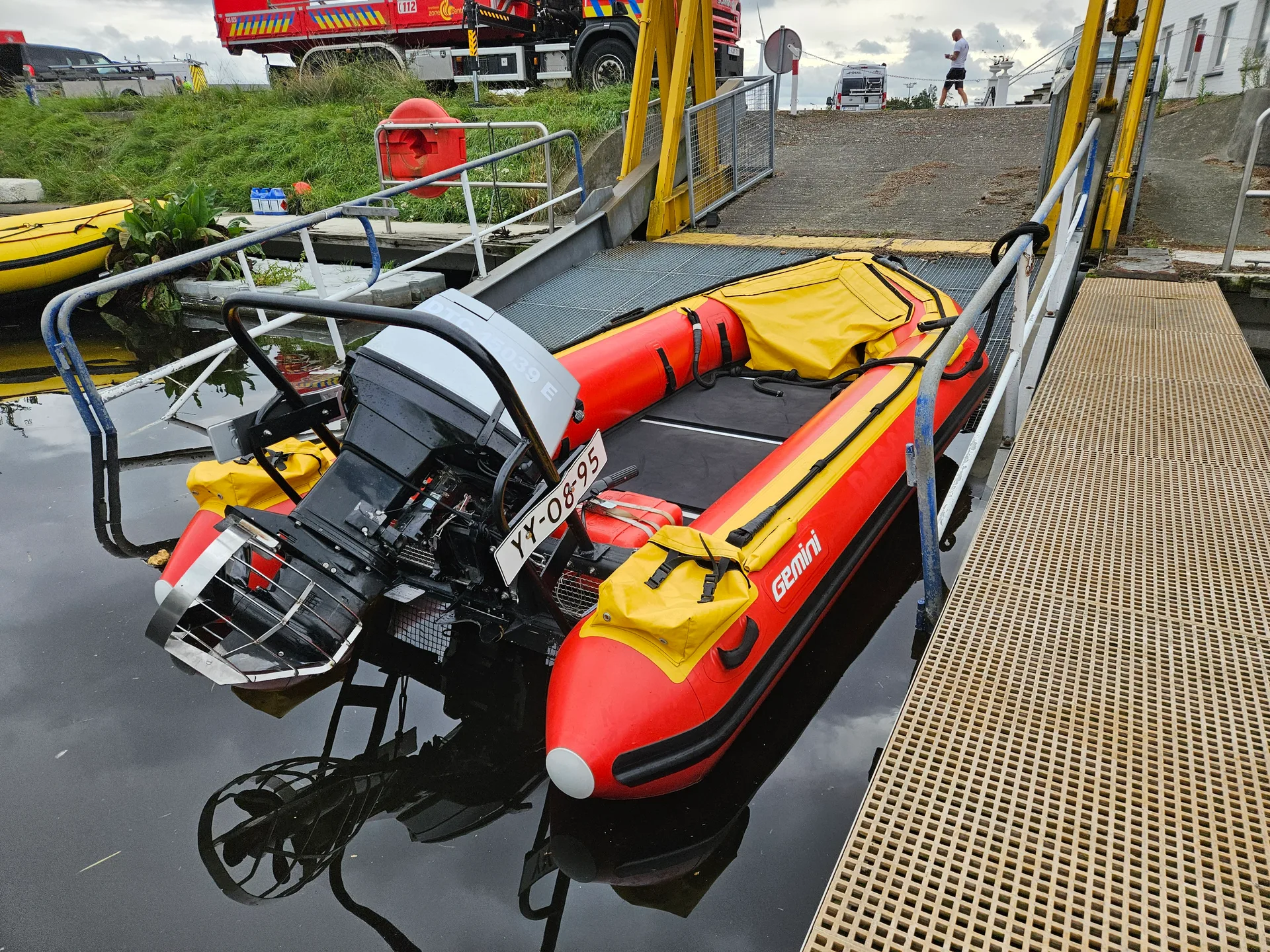 Fully inflatable Gemini Marine GRX420 ready for assembly