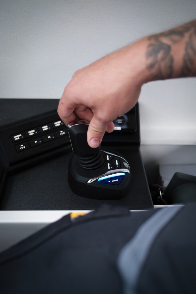 Joystick control for the electric HARMO propulsion system