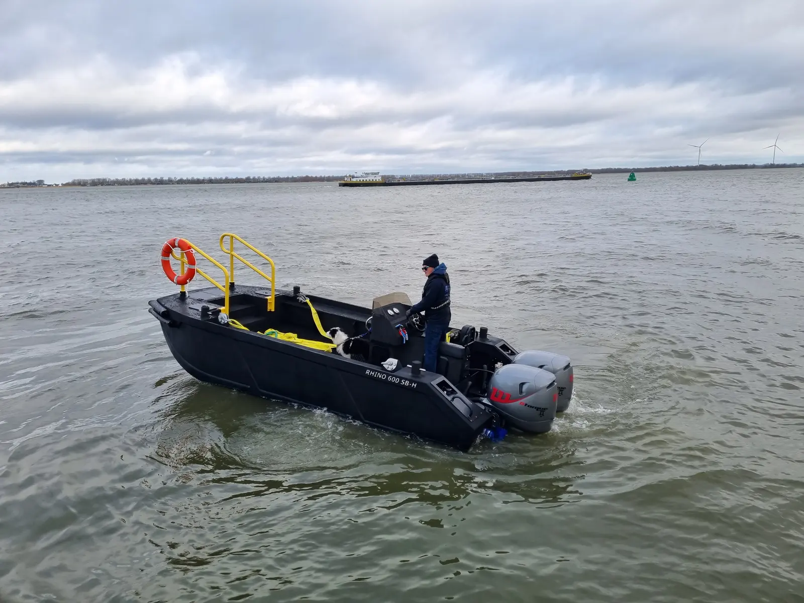 Deck layout and twin outboards of the Rhino Marine 600SB