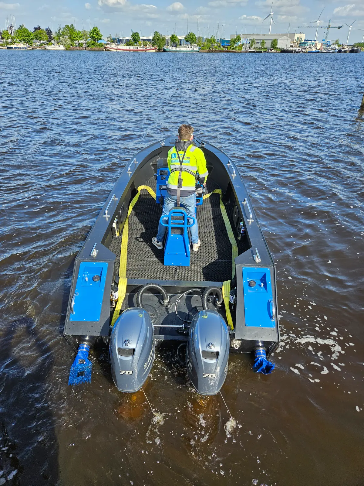 Overhead view of the Rhino Marine 600TT working deck