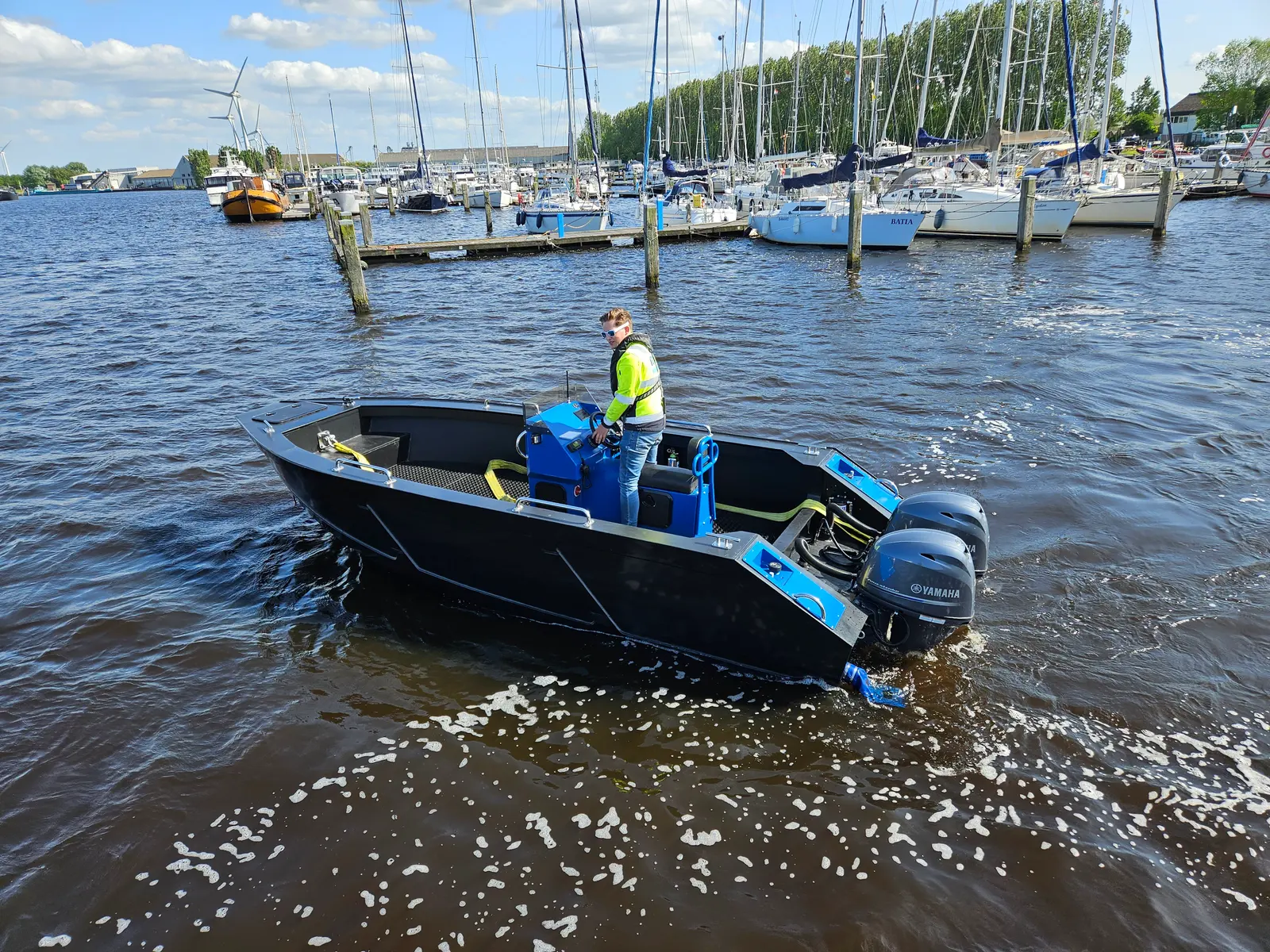 Deck layout and twin engines of the Rhino Marine 600TT